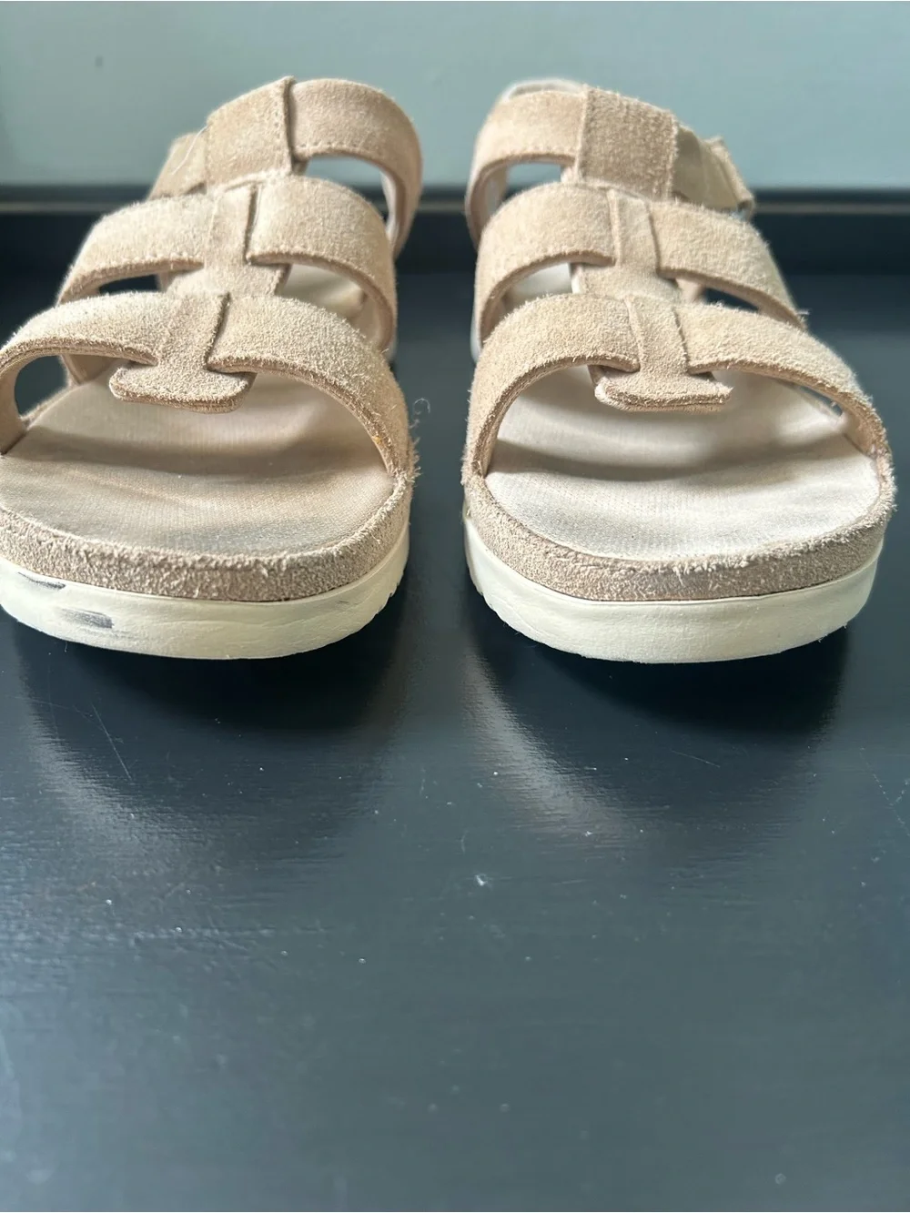 UGG Goldenstar Girls Strap Suede Sandals Size 5 in Driftwood